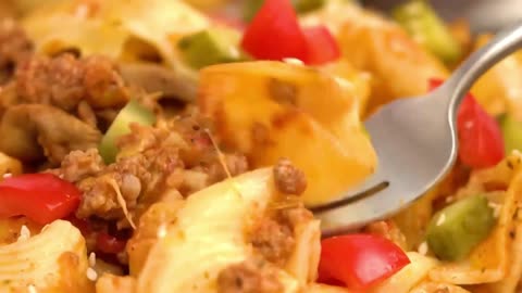 Cheesy Goodness Alert! Learn How to Make the Perfect Hamburger Casserole!