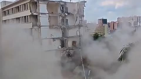 Narrow site demolition process of the building- Good tools and machinery make work easy