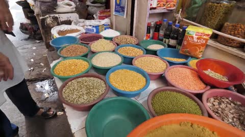 INDIAN STREET FOOD Tour in LUCKNOW with MONSTER BBQ CHICKEN and CHEAP SPICY CURRY !