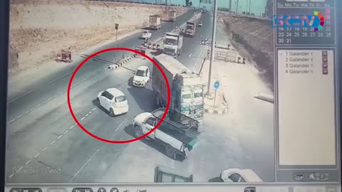 road aacident caught in cctv