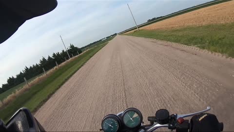 Dirt road cruising Honda CB750