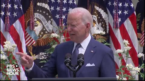 Press Looks on in Horror as Biden Forgets Congressman's Name, Asks "Where's Mom?"
