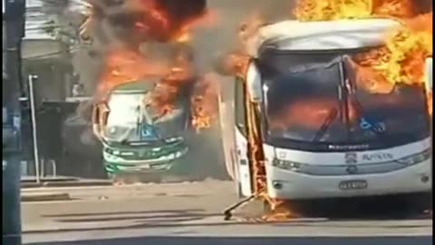 Cláudio Castro anuncia 12 prisões por "ações terroristas" após incêndios a ônibus no Rio