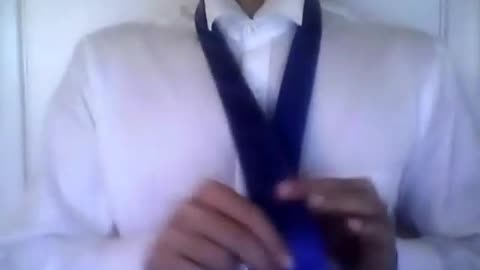 How to Tie a Tie- Step by step