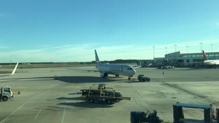 American Airlines 737 pushing back at Southwest Florida International Airport (RSW)