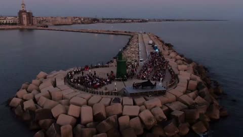 A Trani concerto "Nessun Dorma" aspettando l'alba sul molo San Nicola