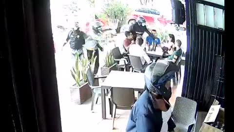 Video: Cámara de seguridad grabó atraco masivo en Bucaramanga