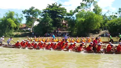Vietnamese folk game: Boat racing
