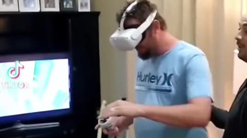 This is why I don't trust VR headsets🤣🤣supper funny