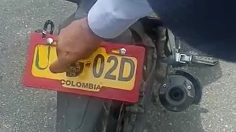 Video: Con placas alteradas transitan algunos motociclistas por Bucaramanga y el área