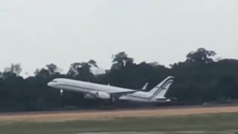 [SBEG Spotting]Decolagem de um Boeing 757 executivo de Manaus