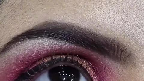 try this technique to apply perfect eyeshadow with lipstickmp4.