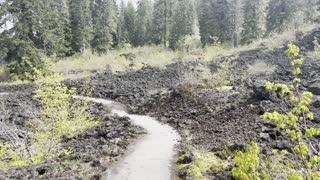 Hiking Through Expansive Lava Fields – Clear Lake Loop – Central Oregon – 4K