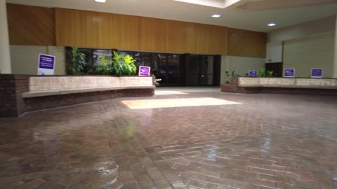 The Cranberry Mall is a very vintage dead mall.