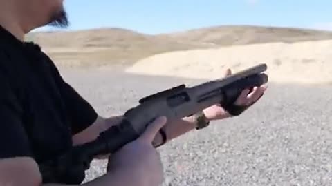How to use a Mossberg pump action shotgun (500/590) in 60 seconds