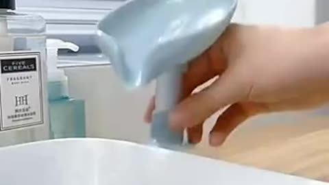 2pcs Leaf-Shape Self Draining Soap Dish
