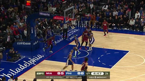 NBA - Terry Rozier gets in the lane for the tough finish to trim the deficit to 1 down the stretch!