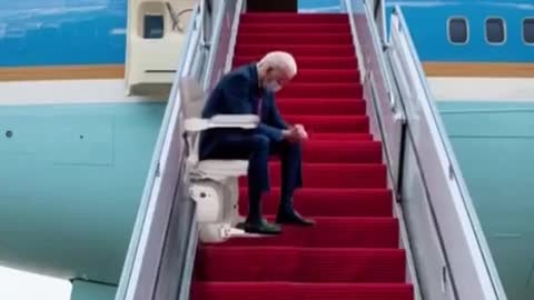 Joe Biden Treppenlift AF1 (19. März 2021)