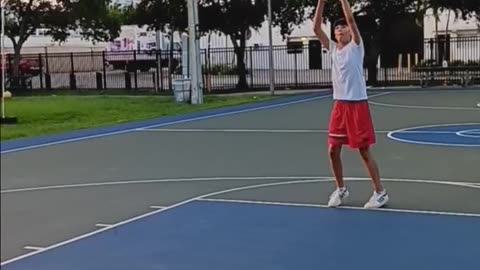 Free throws in the🎒😤🏀#houseofhighlights #ballislife #basketball #hooper #nba #shoot #viral #shorts