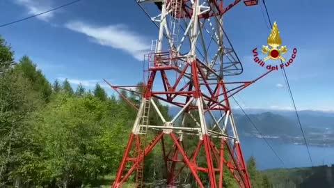 Ascienden a 12 los muertos en accidente de una cabina de teleférico en Italia