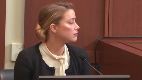 Johnny Depp's Lawyer doesn't let Amber Heard speak !