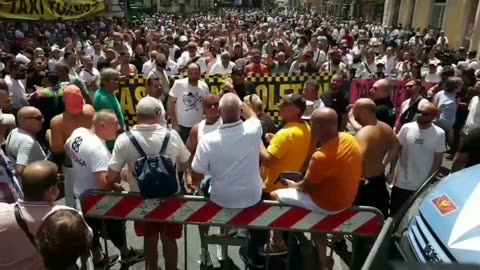 Italian taxi drivers rise up and besiege parliament in Rome after the