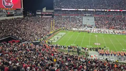 please enjoy 2 solid minutes of deafening cheers for our POTUS 🇺🇸🦅