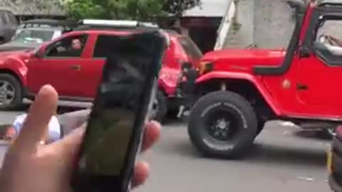 La infame agresión de conductor que le pasó el carro por encima a empleado del SITP