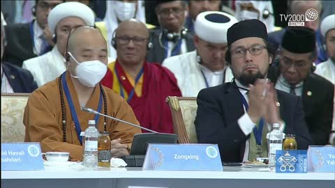 Papa Francesco in Kazakistan al 7 congresso dei leader religiosi pagani ad Astana dove regna l'ipocrisia massonica pagana ai massimi livelli...nella capitale massonica kazaka a farsi pigliare per il culo è andato..è un massone satanista