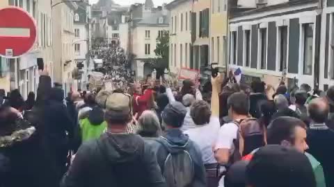 Pau, Southern France: Massive Protests Against Vaccine Passports, Lockdowns 7-30-21