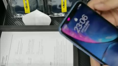 A video on how to install a screen protector without alignment