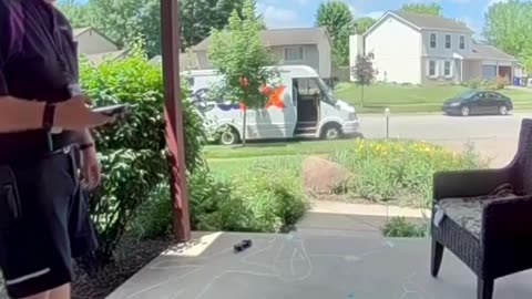 Package thief boldly takes off with an Apple Watch as it was being delivered