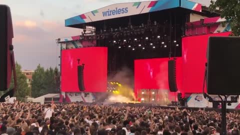 Post Malone performing rockstar on the main stage at Wireless Festival Day 1