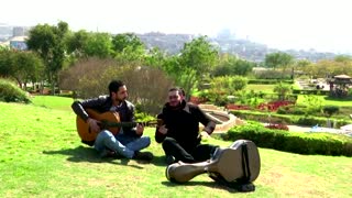 Egyptian a cappella artist performs in Cairo streets