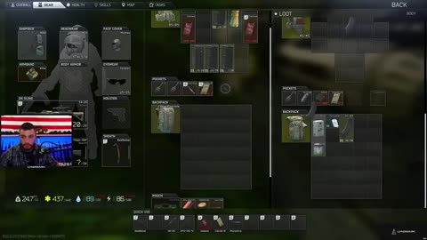 When starting the game, players can choose two camps, Scav and PMC, to start the game.