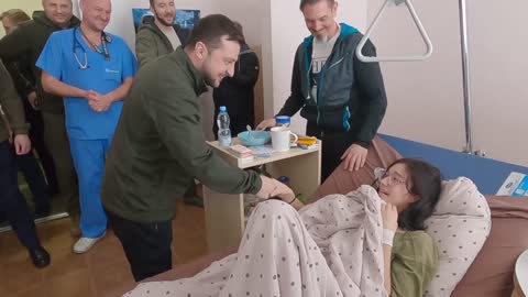 Volodymyr Zelensky visited a family that came under fire