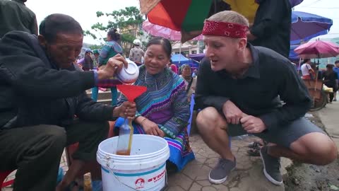 RARE Vietnamese Mountain Food in the Most Colorful Market in the World! - Bac Ha Market-9