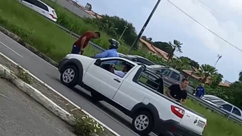 Homem rouba arma e mata dois policiais rodoviários antes de ser morto no Ceará