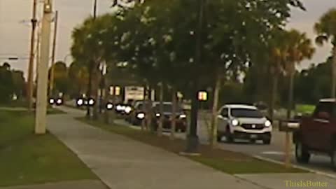 Florida driver uses sidewalk to avoid rush hour traffic