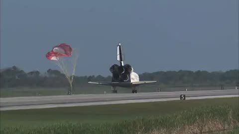 "Welcome Back!" Discovery Lands Safely at Kennedy