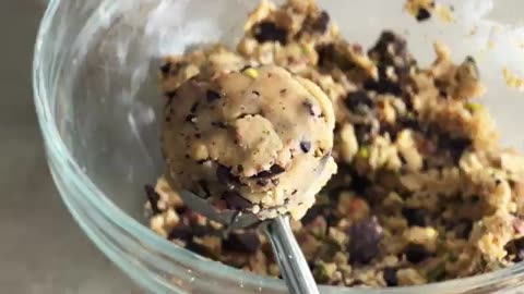 Pistachio Chocolate Chip Cookies Recipe You can Easily Make at Home!
