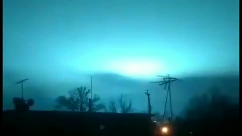 Explosión de un transformador iluminó de azul el cielo en EE. UU.