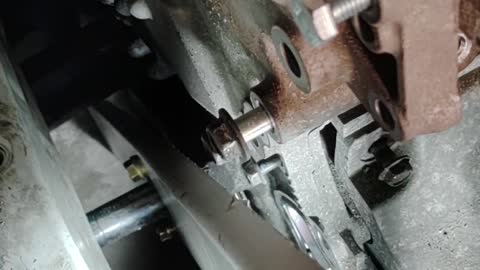 2009 Toyota Corolla Crank Pulley Bolt Removal