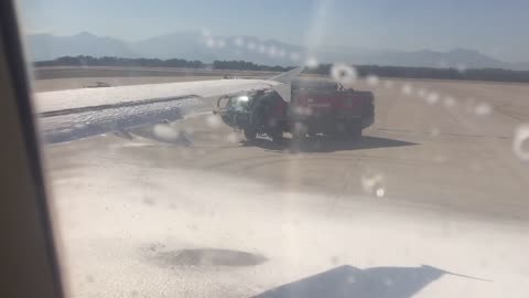 Huge Fuel Leak from Airplane Wing