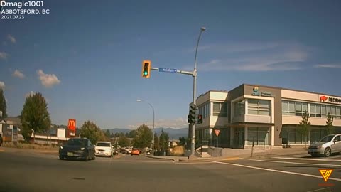 Bad Driving Truck Runs Red Light 2021.07.23 — ABBOTSFORD, BC