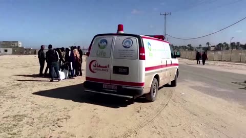 Gaza medics turn to ambulances, tents as hospitals blocked