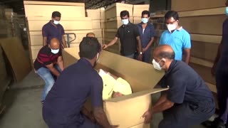 Sri Lanka produces cardboard coffins amid COVID surge