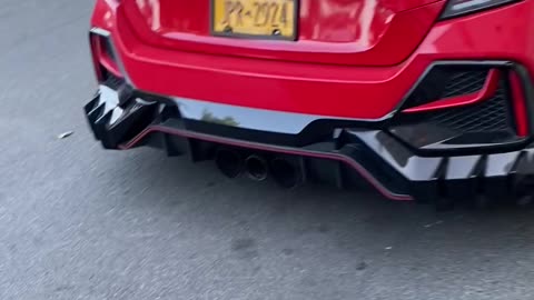 What is this car ?does it have body kit