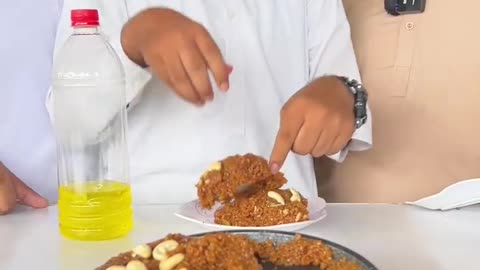 Pakistani most famous sohan halwa eating challange