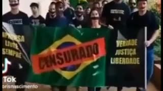 Isso é o comunismo-socialismo.